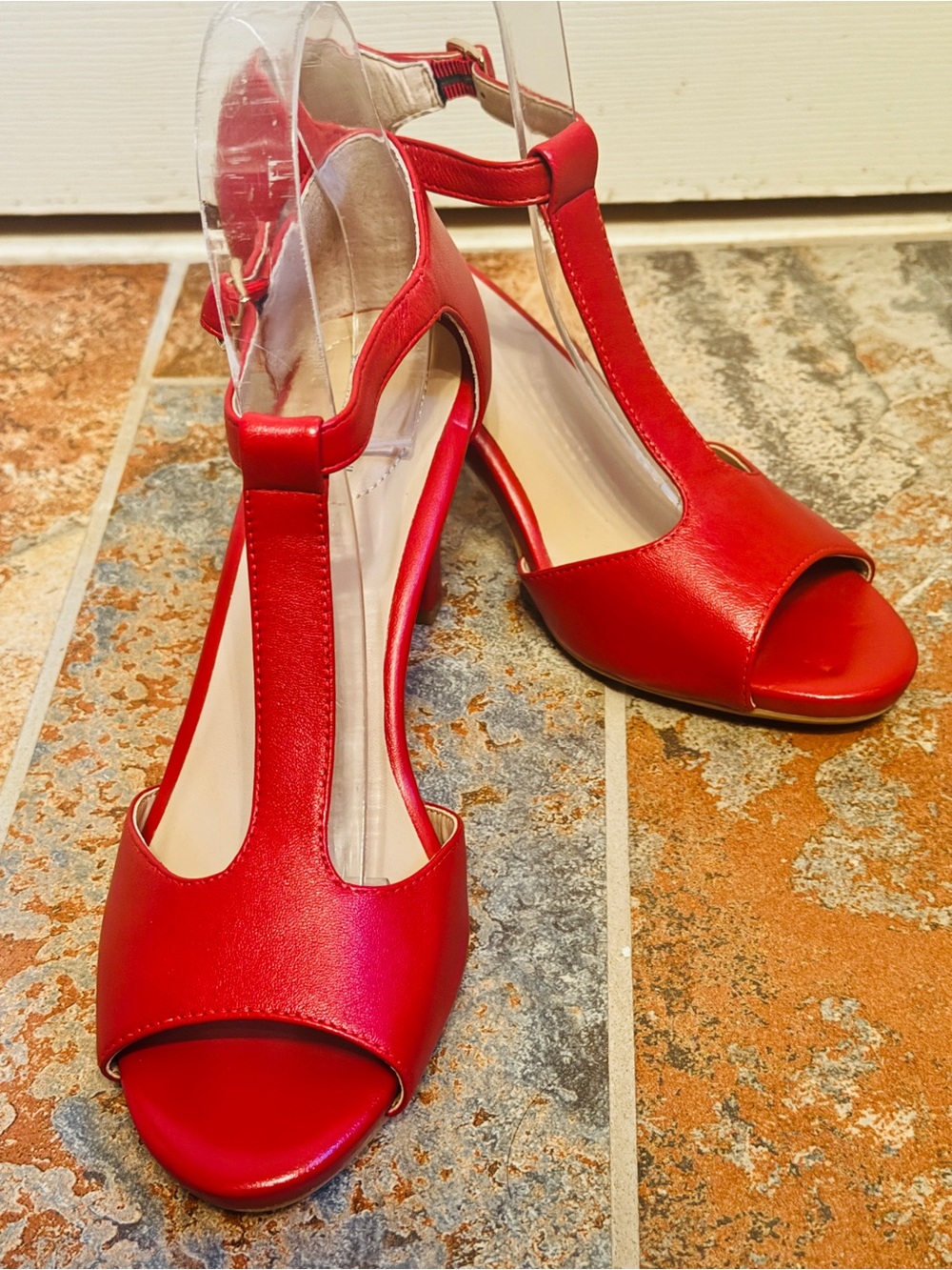 NWOB! Fabulous Vibrant Giani Bernini Red Leather T-Strap Peep-Toe Women's Heels